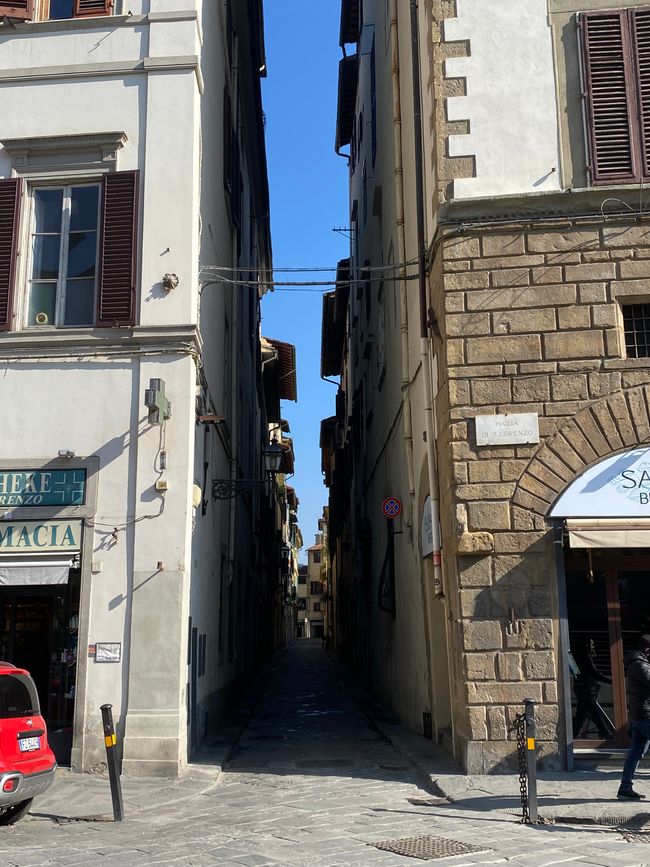 There are narrow alleys too