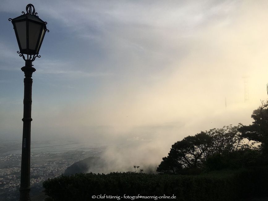 Wolkenverhangener Blick auf Trapani