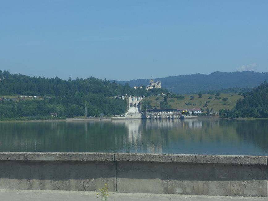 Der gestaute Dunajec hinter der Grenze 