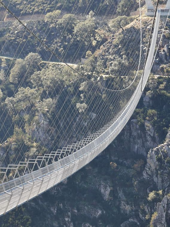 Hängebrücke, 516 Meter lang, 175 Meter hoch