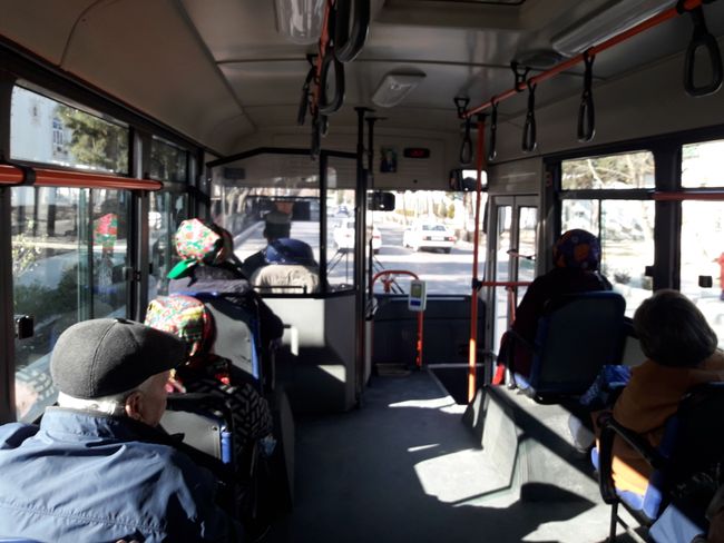 im Bus durch Aşgabat