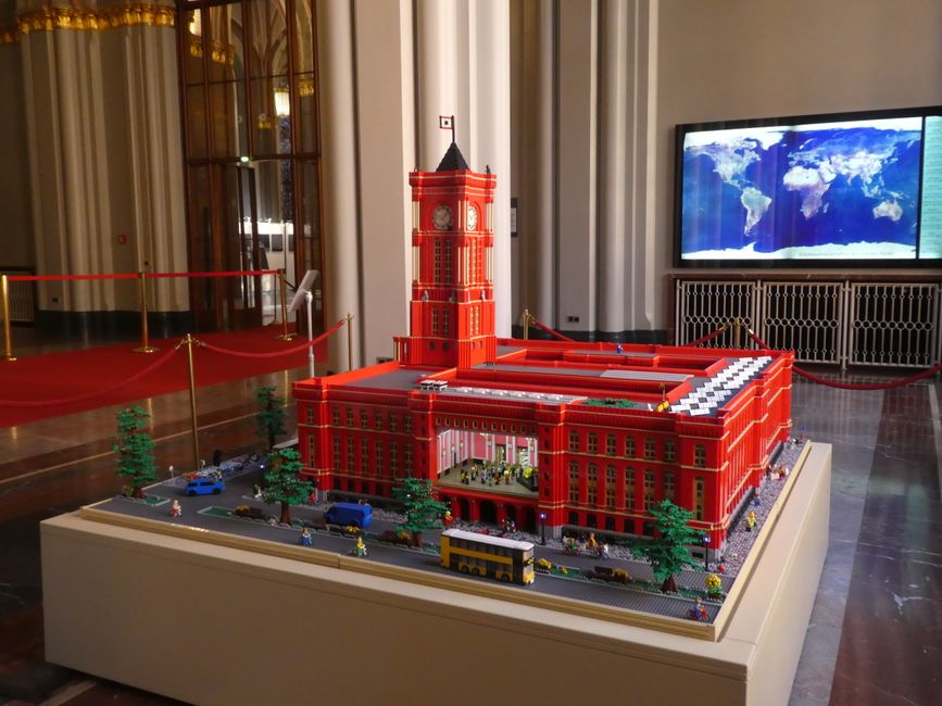 LEGO model Red City Hall