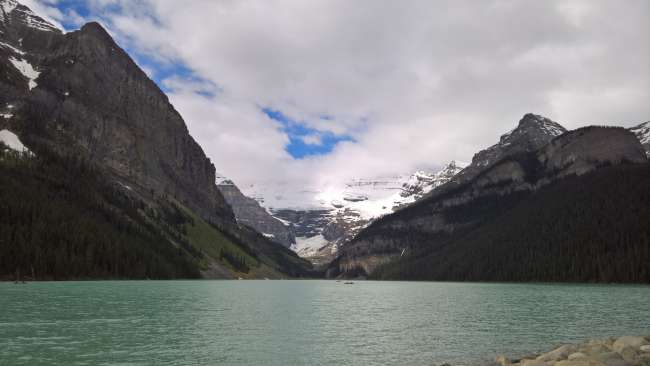 Lake Louise with a view of the glaciers
