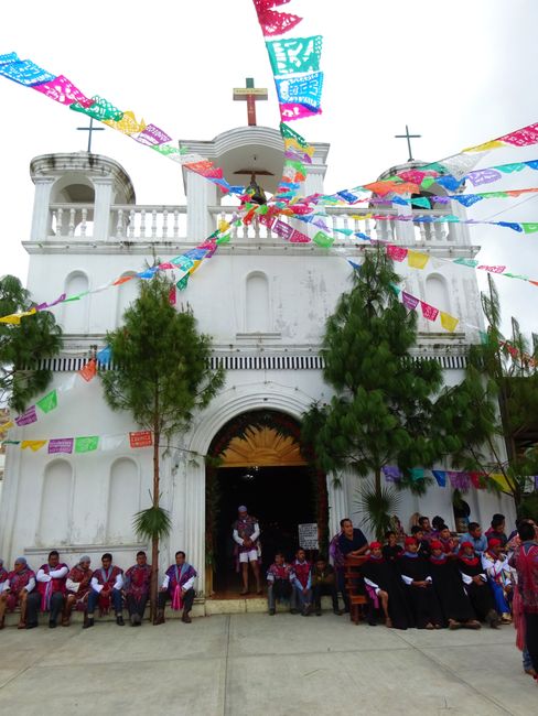Children in festive attire in Zinacantán