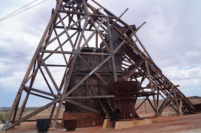 Torre di estrazione inclinata di 45 gradi, proprio come la vena d'oro sottoterra