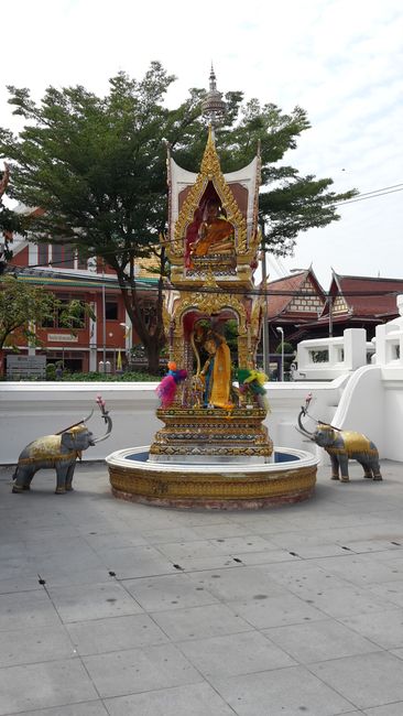 Bangkok Day 3: Temples, Rivercruise and Khoa San Road