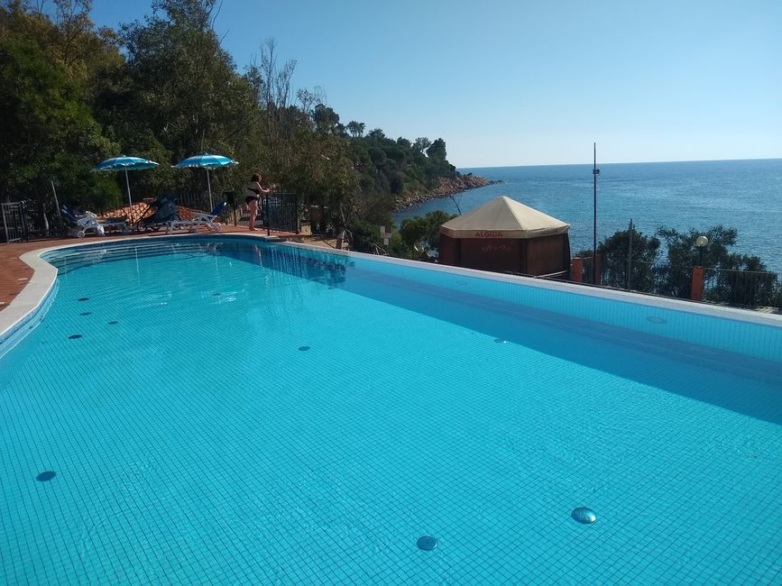 Eine Terrasse mit Blick auf das schönste Meer Italiens...