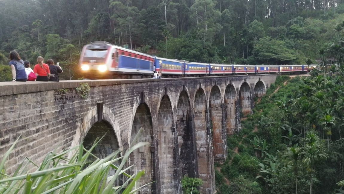 By train from Kandy to Ella