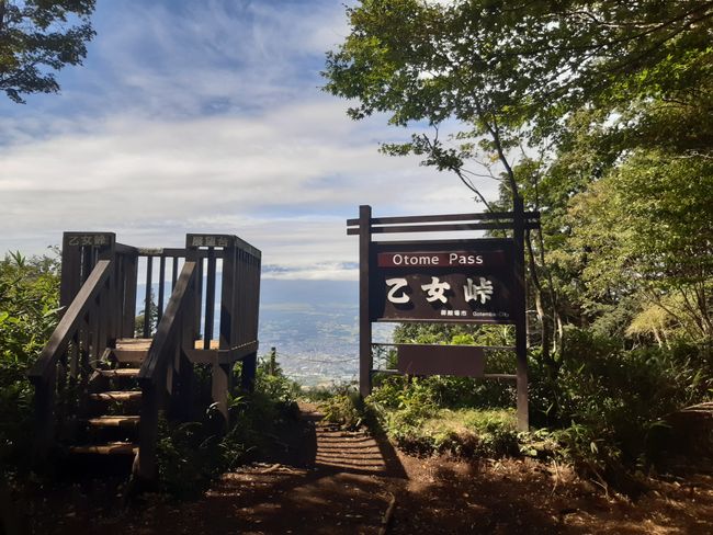 ..bis zum Omote-Pass - hier versteckt sich Fuji-san schon in den Wolken