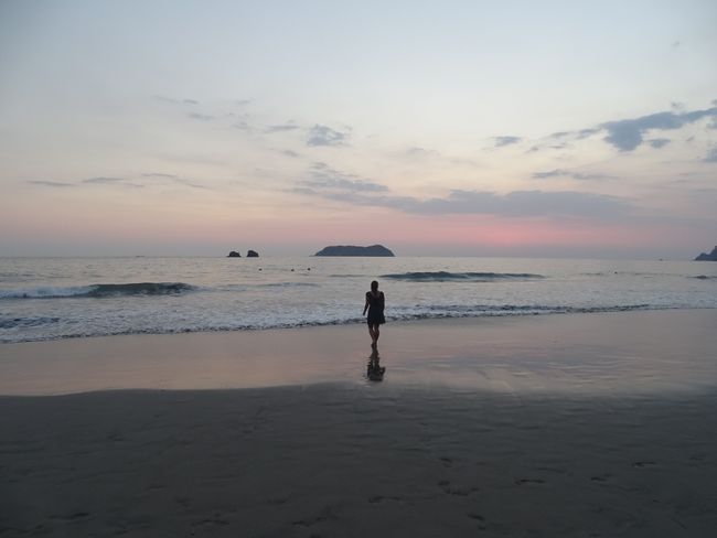 Sonnenuntergang am Playa Espadilla