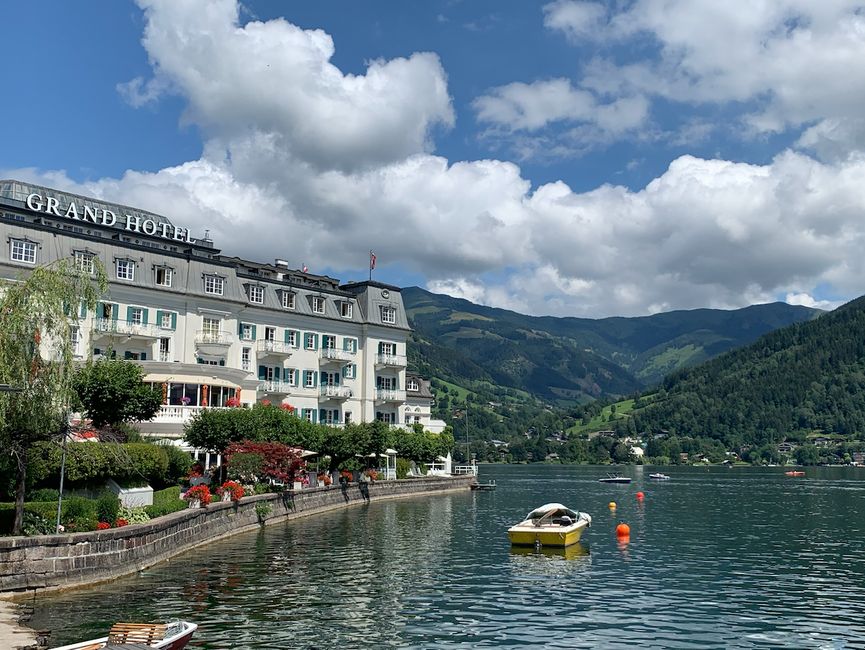 This is a photo of the lake in Zell am See