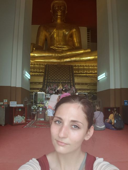 .... beherbergt eine der größten Bronze-Buddhastatuen Thailands 