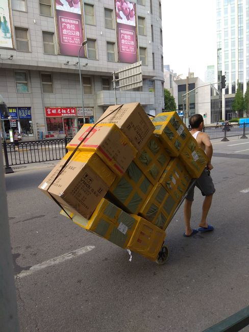 This is how things are transported in Shanghai.