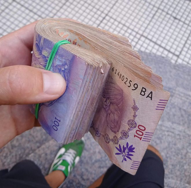 ... Eva Duarte de Peron, auf dem 100 Peso-Schein (50 Euro entsprechen 1000 Pesos)