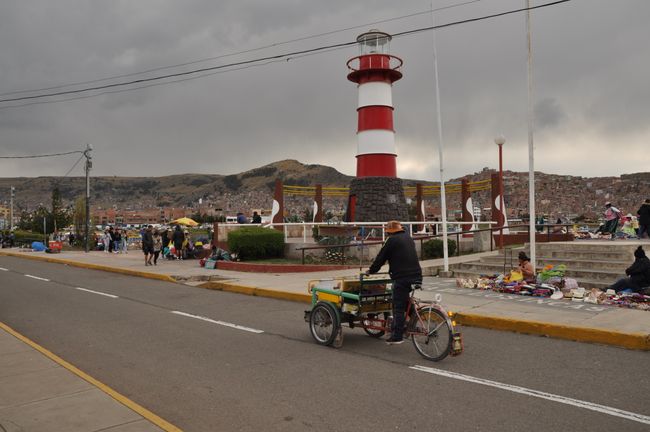 Back at the pier in Puno with a fake lighthouse