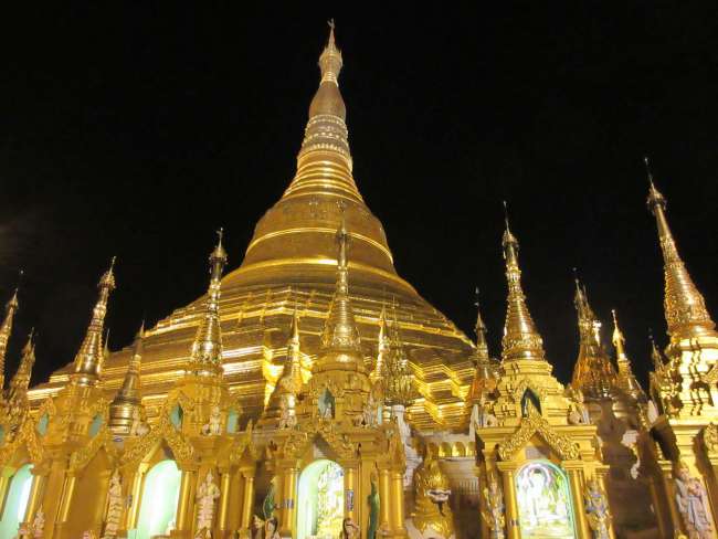 Shwedagon bei Nacht
