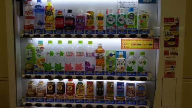 Practically on every street corner or every 200m, there are these drink vending machines with hot and cold drinks