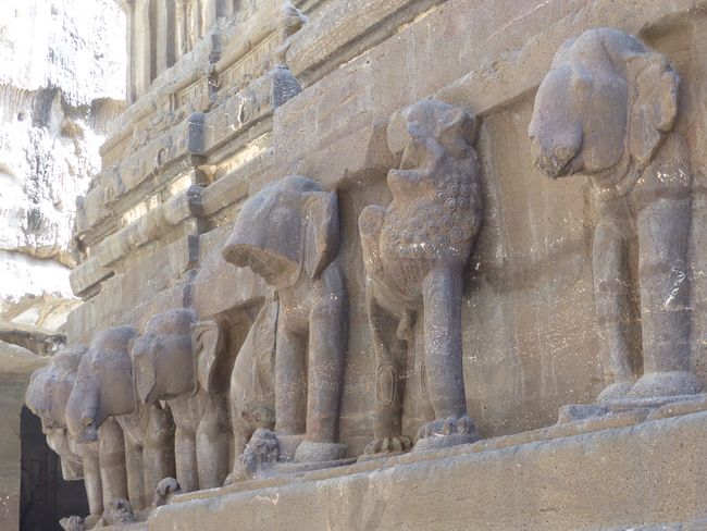 Elephants as columns 