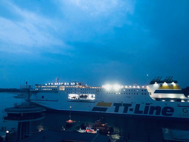 Even at night, ferries leave the Trave