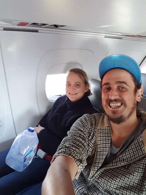 con el bidón de 5l en el vuelo