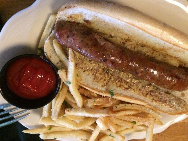 Bratwurst mit Sauerkraut .... auf amerikanische Art als Hot Dog