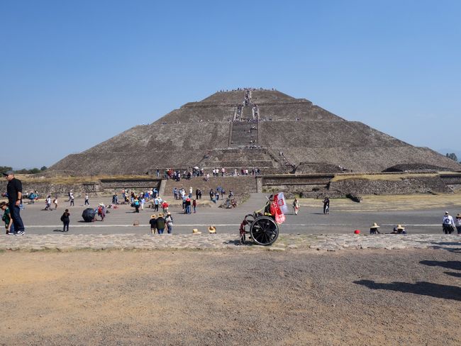 Die Sonnenpyramide in voller Größe.