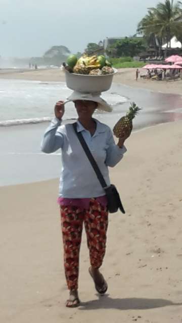 This nice lady sold us a totally delicious pineapple (bite-sized)
