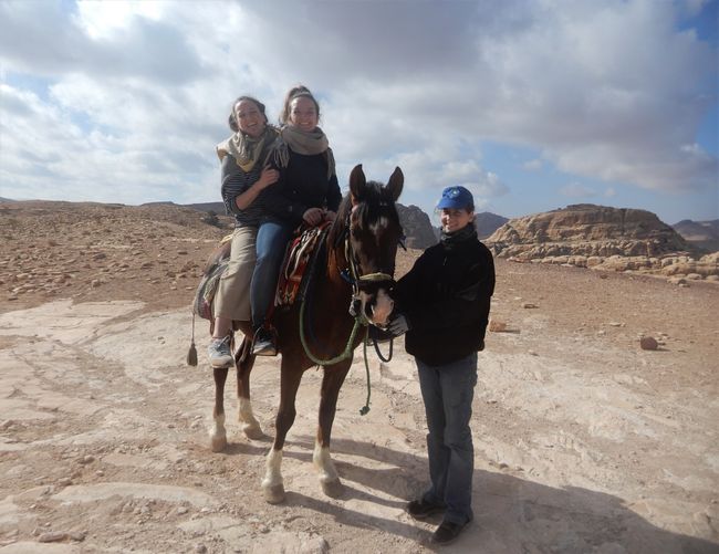 Solo para la foto: juntas en el caballo