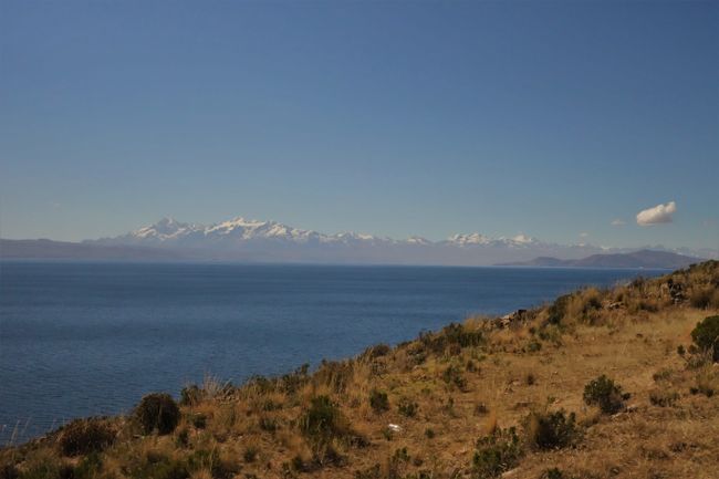 Im Hintergrund gut zu erkennen. Die 6000er rund um La Paz. Der Illampu und der Janoo Uma.