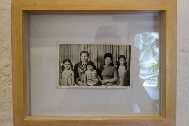 Alte Familienporträts. Dieser Stil scheint weltweit ausgeprägt zu sein. 