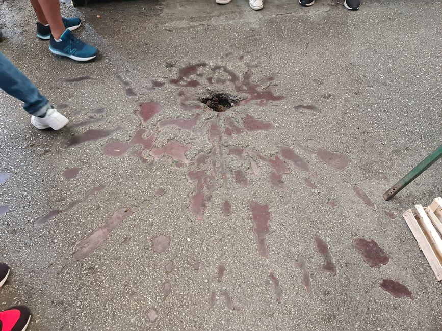 Beim sogennanten Markale-Massaker schlug eine Granate auf dem zentralen Markt Sarajevos ein und töte 68 Zivilisten und verletzte 144.