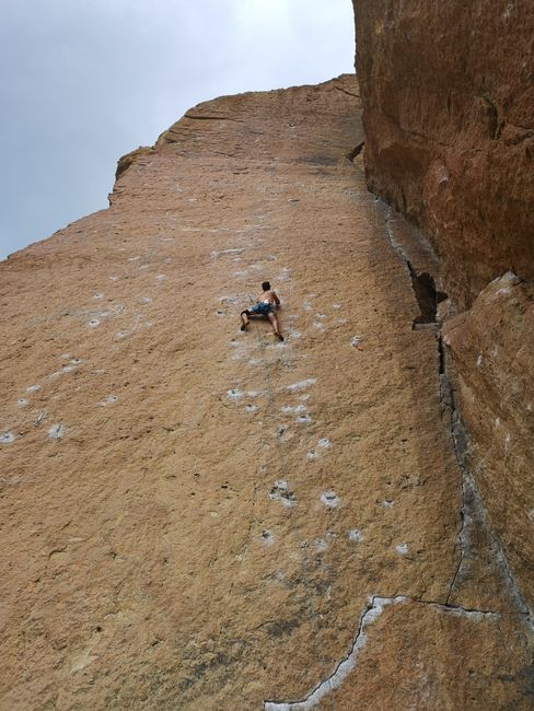 Smithrocks, Heinous Cling 5.12a. Today it has 9 bolts, before it had 3 bolts and the rest had to be secured by yourself... where exactly???