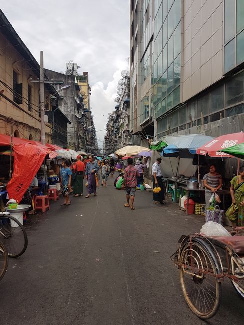 بازار ۾ يانگون (ميانمار)
