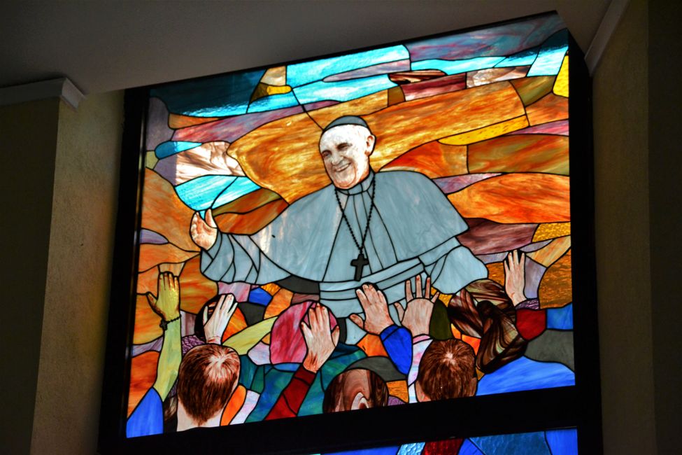 Ein Fensterbild in der großen Kathedrale - Besuch Papst Franziskus