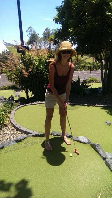 Silvia playing mini golf