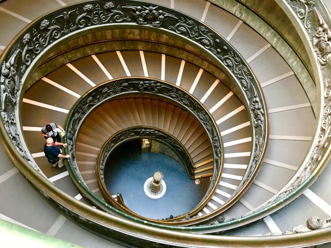 Die kunstvolle Treppe zum Museumsausgang