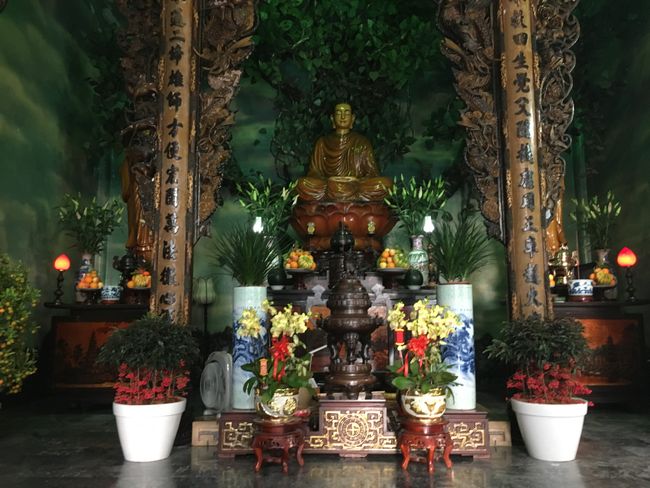Tempel in den engen Gassen Saigons