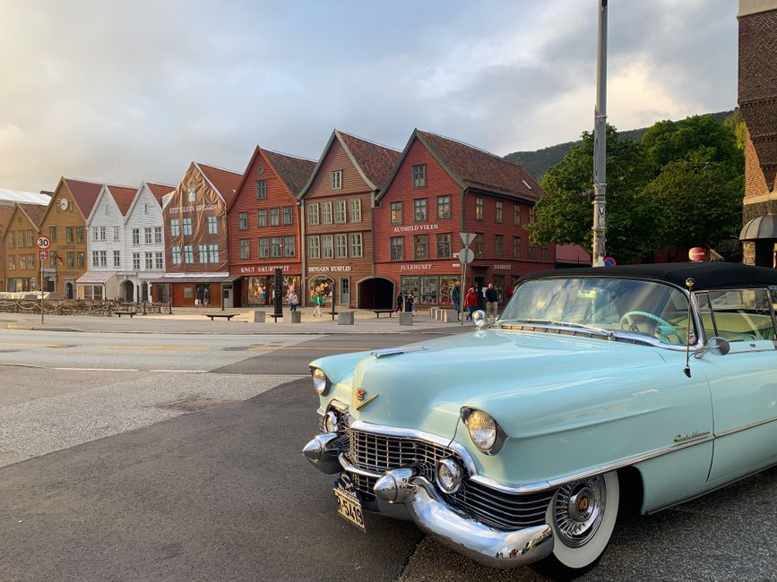 Bryggen and vintage cars