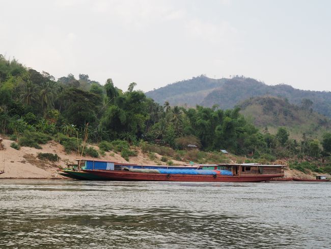 Slowboat: Ban Houayxay - Pakbeng - Luang Prabang