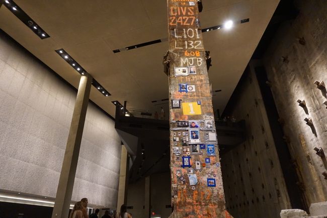 In dem 9/11 Museum. Das letzte Stück der Türme. 