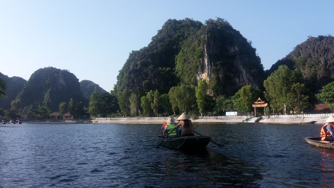 Trang An river cruise