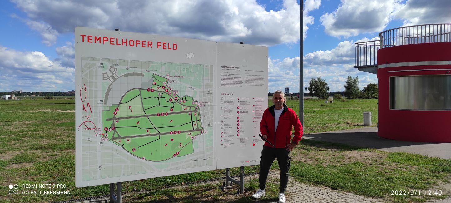 BERLIN-Tempelhofer Feld - Jährlich Prüfung der Spiel- und Sportplätze dort, danach Besuch in Köpenick und dann noch einmal kurz nach Kreuzberg.  