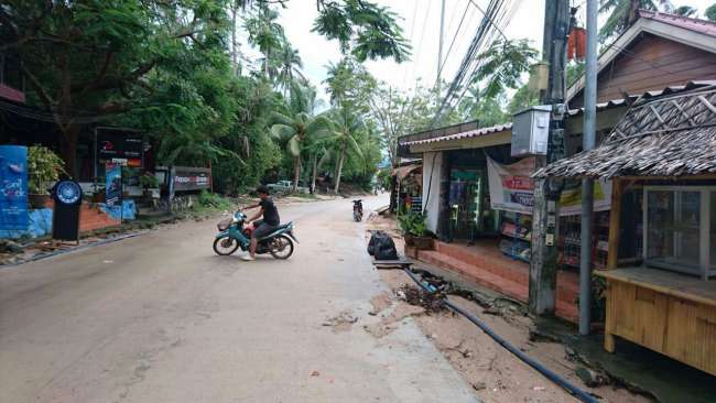 road on Koh Tao