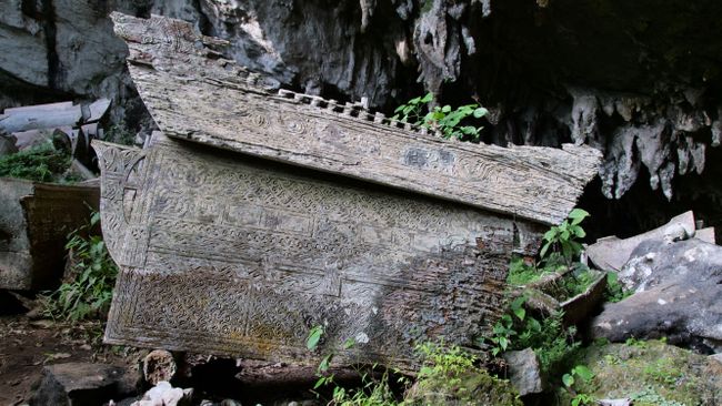 burial caves of Erong Lombok Parinding