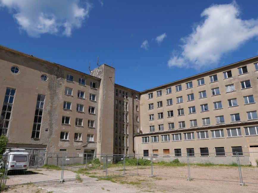 KdF-Gebäude unsaniert mit DDR-Putz