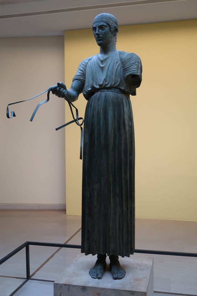 Wagenlenker von Delphi, gut erhaltene Bronzestatue aus dem 5. Jhd. v. Chr. 
