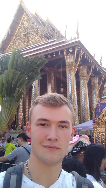 Im Hintergrund:Der Emerald Buddah Tempel