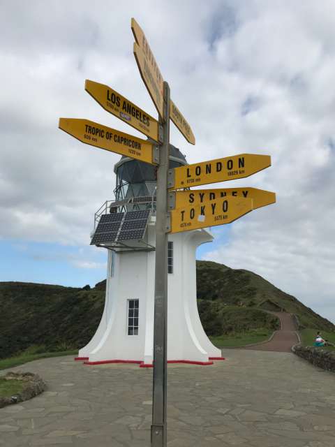 Leuchtturm & Wegweiser am Cape