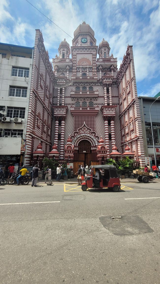 There are many historical buildings in Colombo...