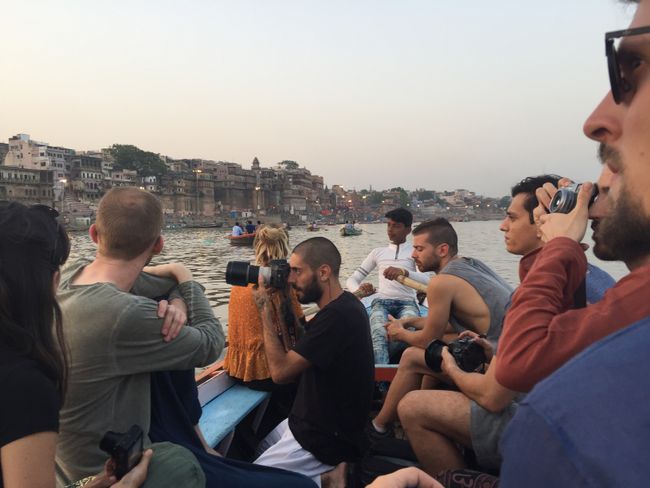 Excursión en barco desde el albergue 